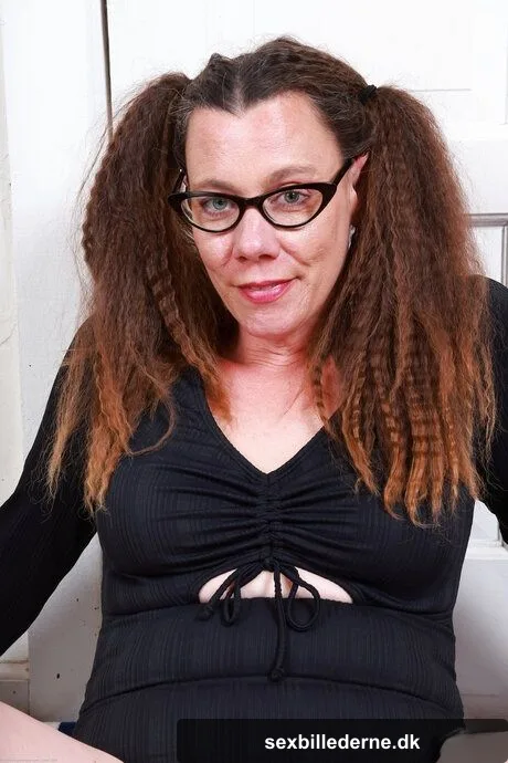 ATK Hairy featuring Elizabeth XXX Photos