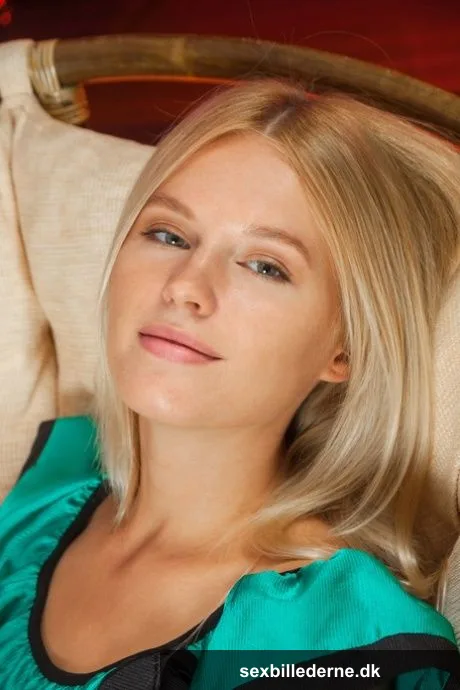 Blonde beauty Xena spreads her hot pussy in a chair and shows her sexy feet