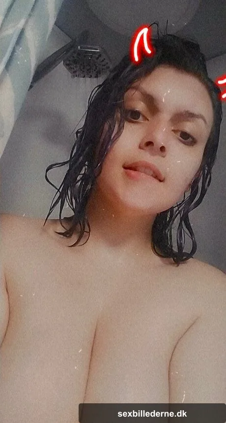 Busty brunette babe shows her stunning big boobs & her yummy pussy up close