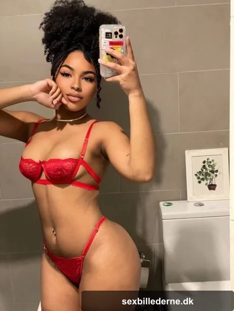 Beautiful babe Paola Axo shows her big booty in a sexy lingerie compilation