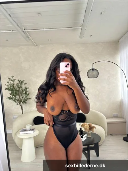 For the dudes who are into hourglass figures :)