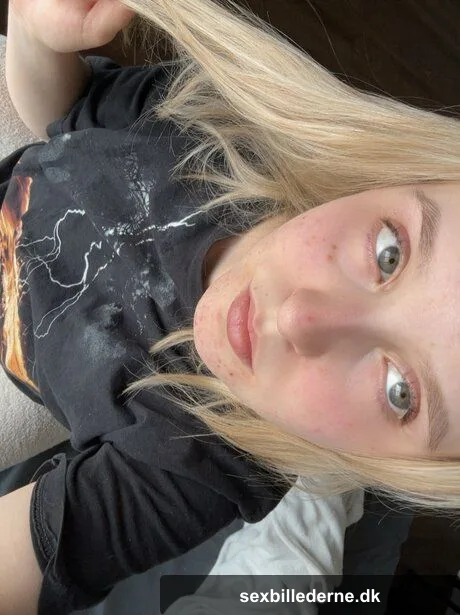 Porn Megaload performed by Lucy Lenore Hot Pictures