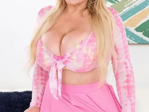 Blonde MILF Melony Melons unleashes her huge boobs while getting naked