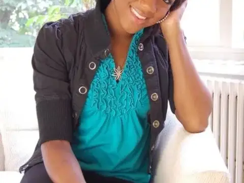 Ebony first timer Kiki B fingers her pussy after getting tot